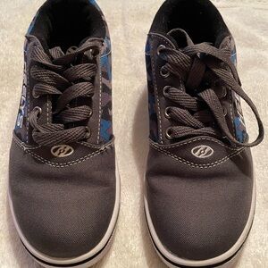 HEELYS SNEAKERS